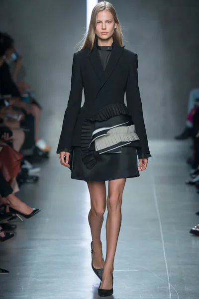 Look 14
